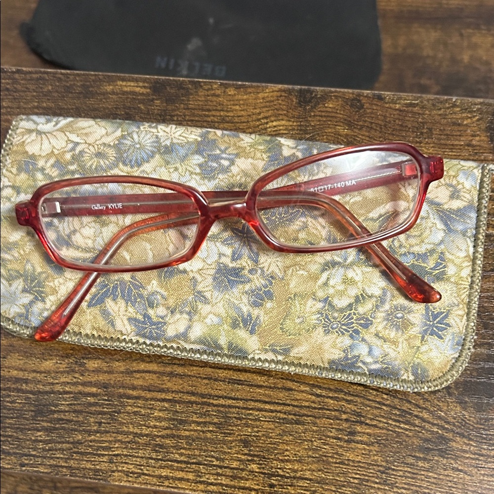 Red Rectangular Glasses - Picture 3 of 3